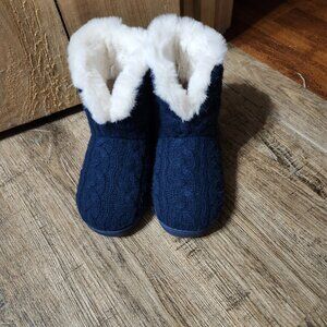 Home top womans fur lined knit style navy booties  size 7-8